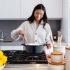 Oala din fonta cu capac Navaris - antiaderenta pentru plite/cuptoare - 24 cm - 3,5 l - albastru inchis, 48777.01.17
