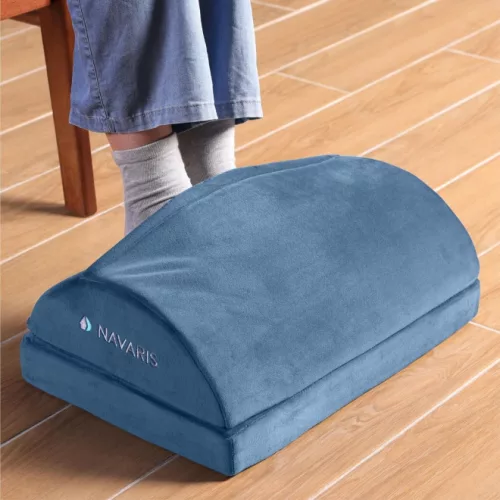 Perna de birou ergonomica Navaris cu buzunar de lana pentru incalzirea picioarelor, 45 x 30 x 15 cm, Albastru, 61463.02