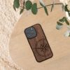 Husa Apple iPhone 16 Pro, Maro, Lemn/Silicon, KWM000022UT001C