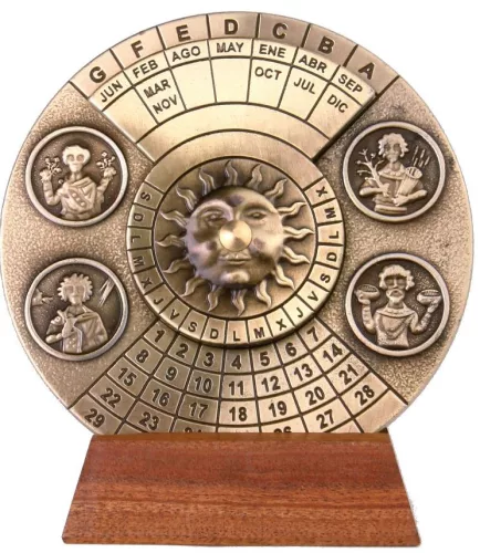 Calendar perpetuu Giftdeco H27 din alama si lemn, diametru 9 cm