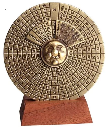 Calendar perpetuu Giftdeco H27 din alama si lemn, diametru 9 cm