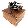 Detaliu sextant decorativ cu elemente din sticla