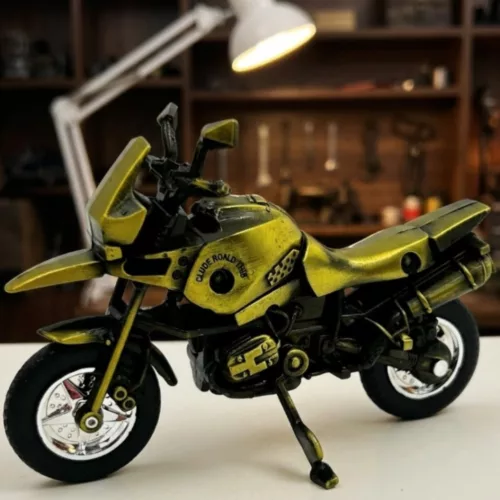 Model motocicleta cu motor si evacuare reproduse