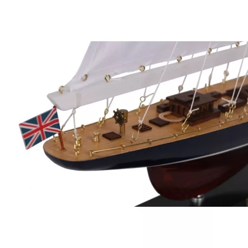 Replica Endeavour pentru pasionatii de navigatie