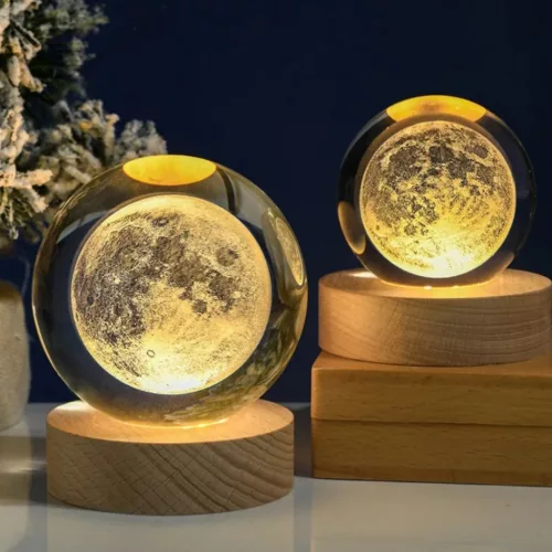 Lampă decorativă Giftdeco KKS Moon, glob din sticlă pe suport din lemn, LED USB, diametru 8 cm Giftdeco 5902067229712 imagine 5