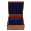 Cutie Giftdeco NSHBOX deschisă, cu inserție bleumarin și cleme decorative