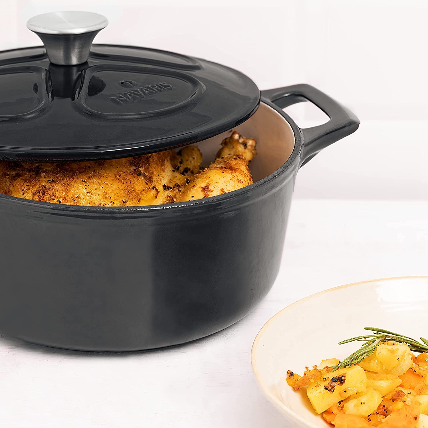 Oala antiaderenta din fonta Navaris pentru plite / cuptoare - 24 cm - 3,5 l - negru, 48777.01.01