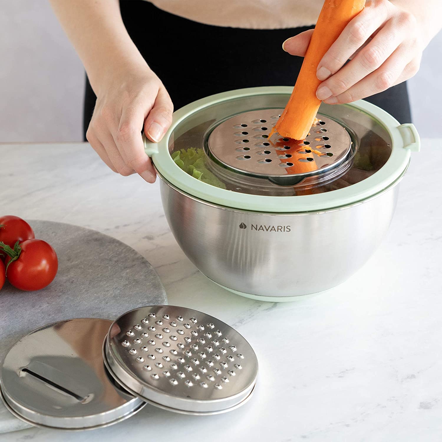 Set 2 boluri metalice multifunctionale cu capac Navaris, 20 cm si 24 cm, 3 razatori, Antiderapant, Inox, Argintiu/Verde