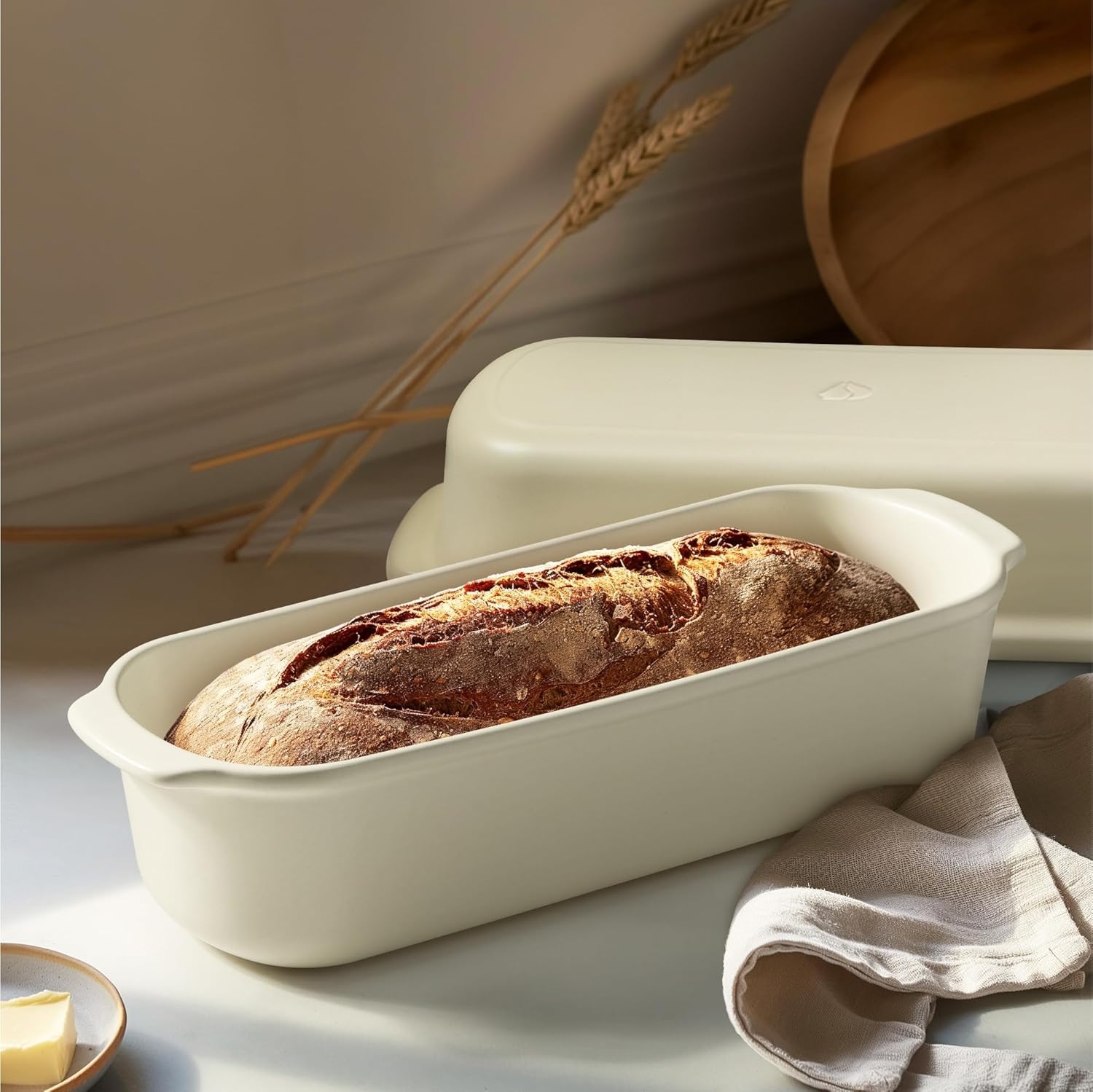 Tava ceramica pentru paine Navaris, material din lut rezistent, cu capac, 60645,01